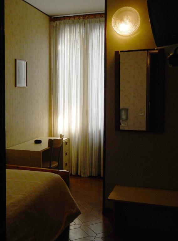 Hotel Del Pesce Luino Chambre photo