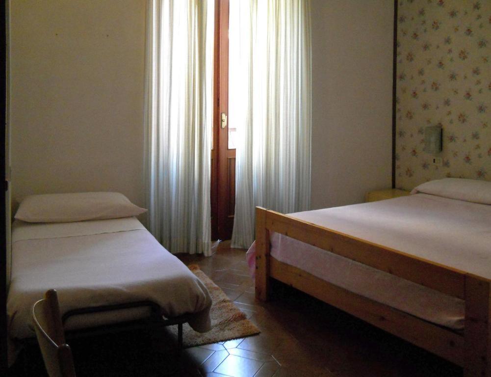 Hotel Del Pesce Luino Chambre photo